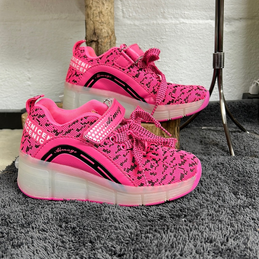 Aimoge girls tennis‎ with retractable rollers in heels size32 (size 1)